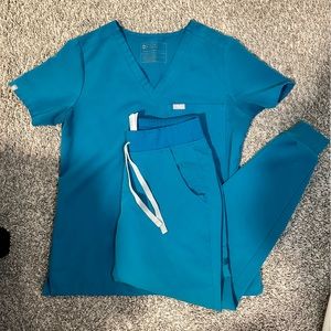 Pacific blue figs scrubs set